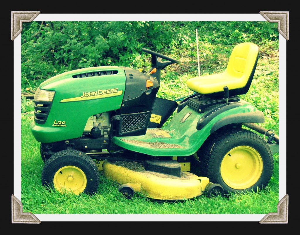 John_Deere_lawn_mowerrev